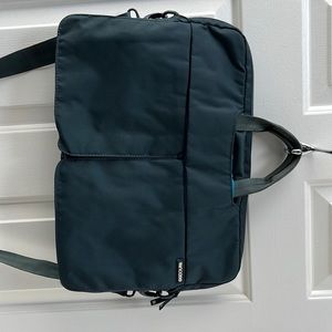 Incase laptop bag 17”